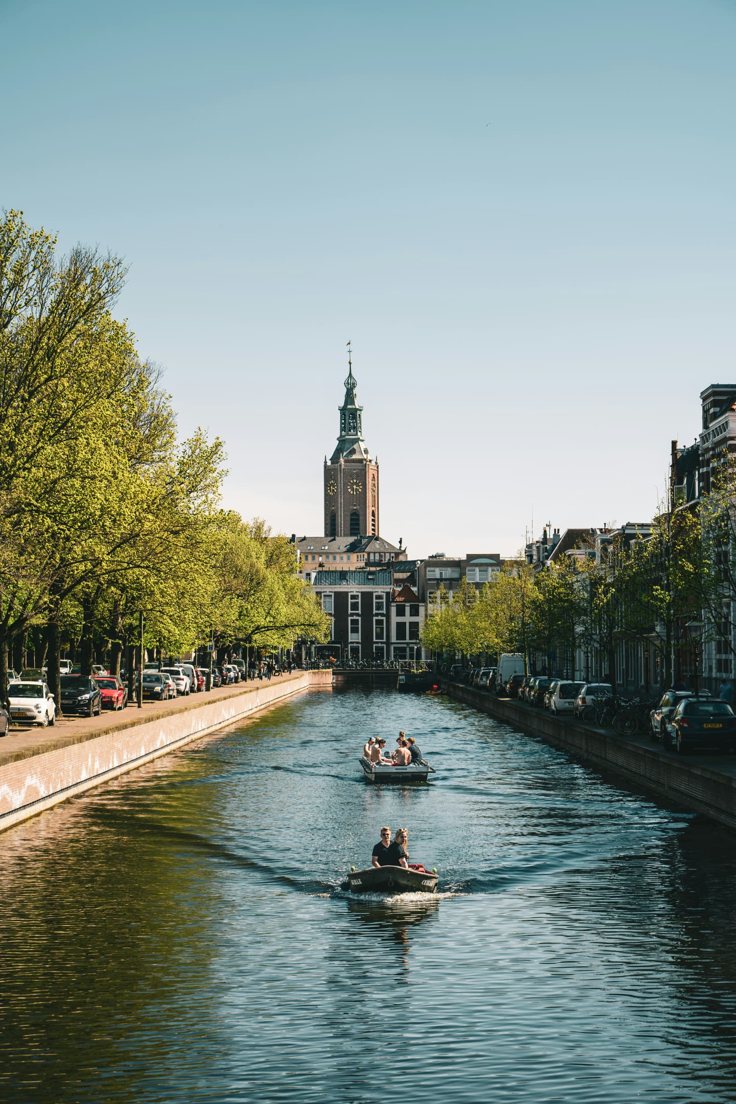 Tevreden klant uit regio Den Haag met Inbox Storage unit aan de deur